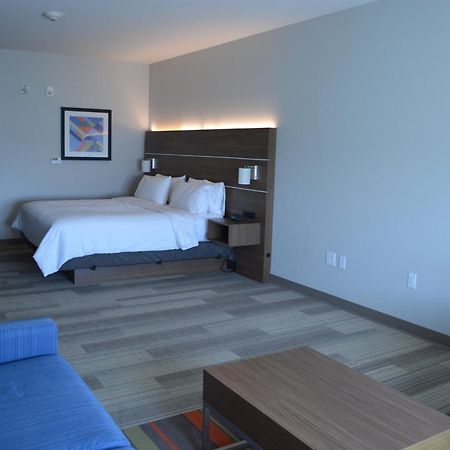 Holiday Inn Express & Suites Liberal 外观 照片