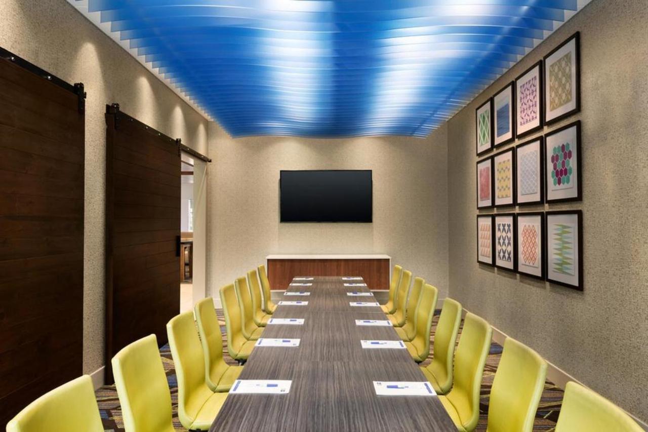 Holiday Inn Express & Suites Liberal 外观 照片