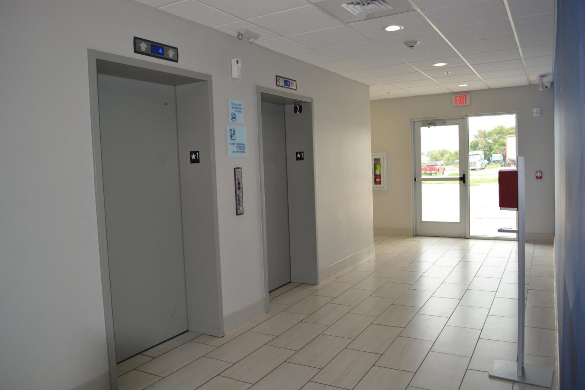 Holiday Inn Express & Suites Liberal 外观 照片