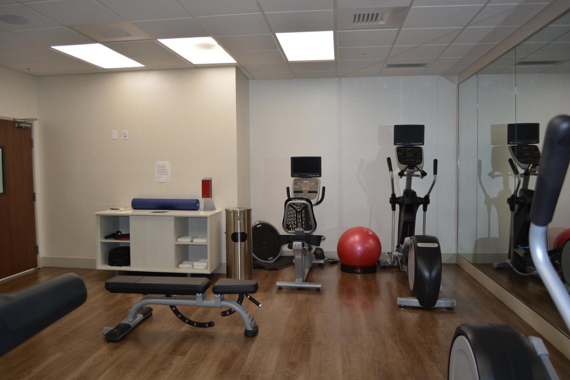 Holiday Inn Express & Suites Liberal 外观 照片