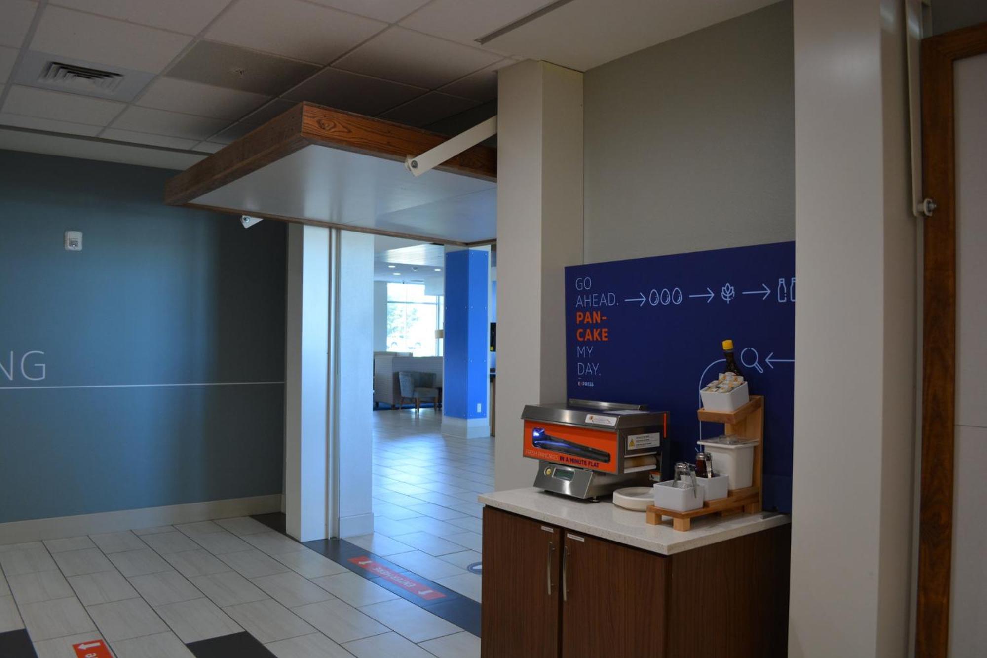 Holiday Inn Express & Suites Liberal 外观 照片