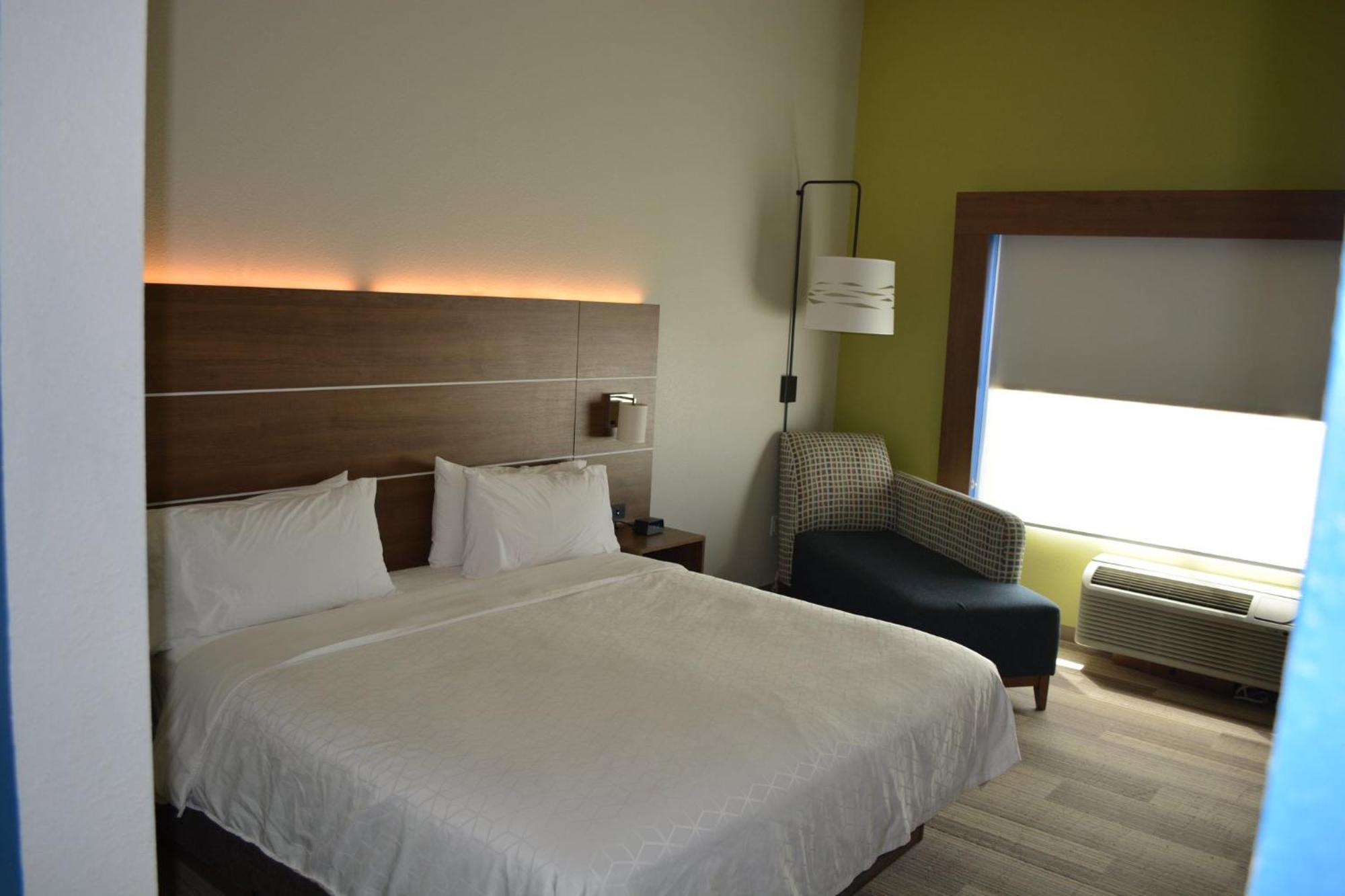 Holiday Inn Express & Suites Liberal 外观 照片