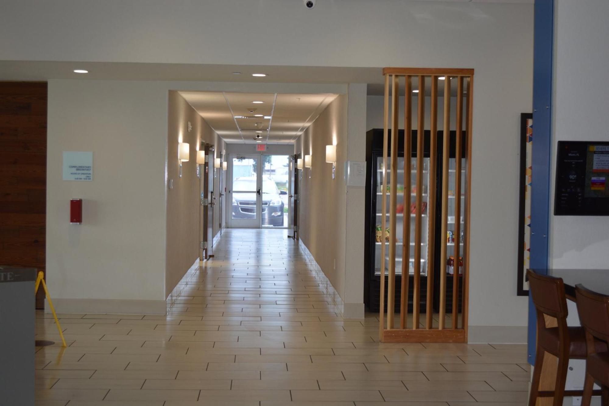 Holiday Inn Express & Suites Liberal 外观 照片
