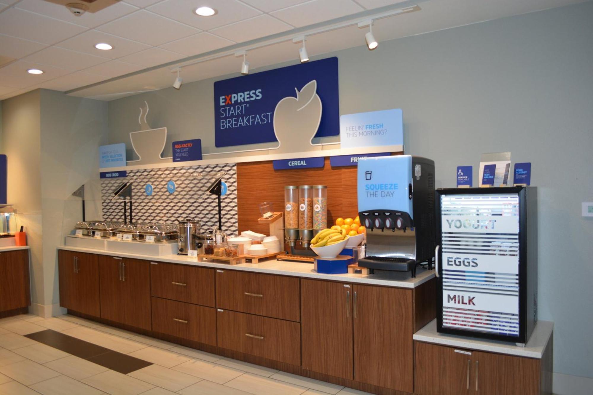 Holiday Inn Express & Suites Liberal 外观 照片