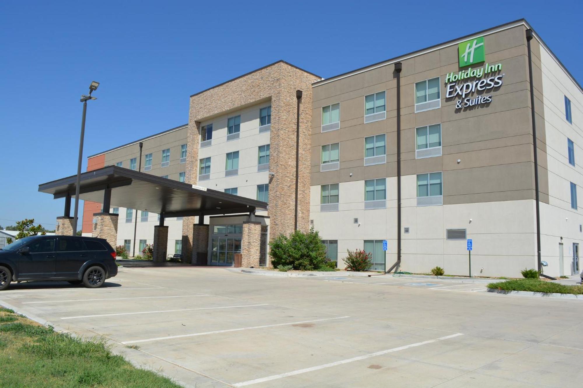 Holiday Inn Express & Suites Liberal 外观 照片