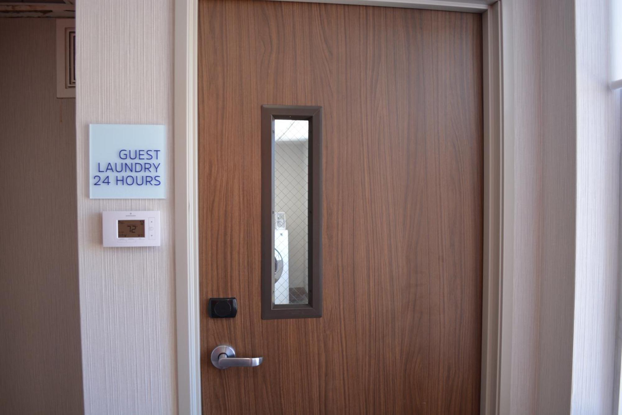 Holiday Inn Express & Suites Liberal 外观 照片