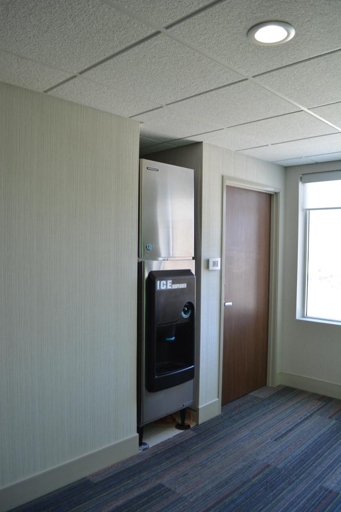Holiday Inn Express & Suites Liberal 外观 照片