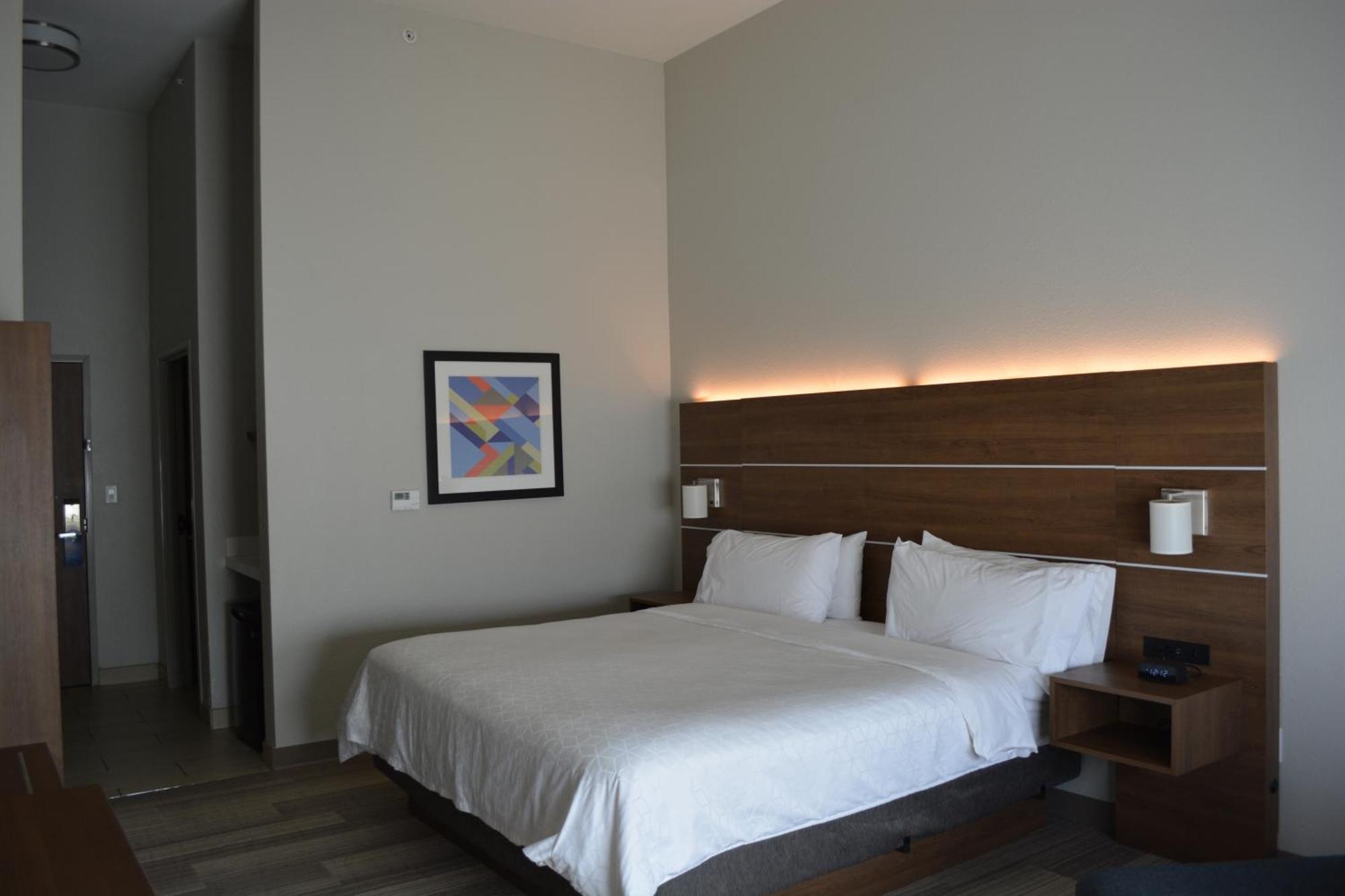 Holiday Inn Express & Suites Liberal 外观 照片