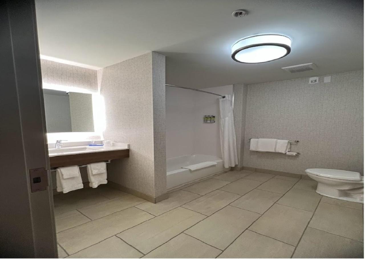 Holiday Inn Express & Suites Liberal 外观 照片