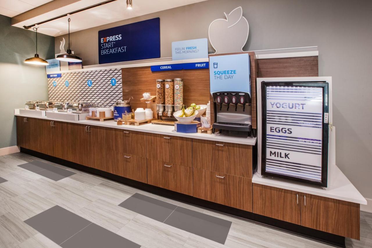 Holiday Inn Express & Suites Liberal 外观 照片