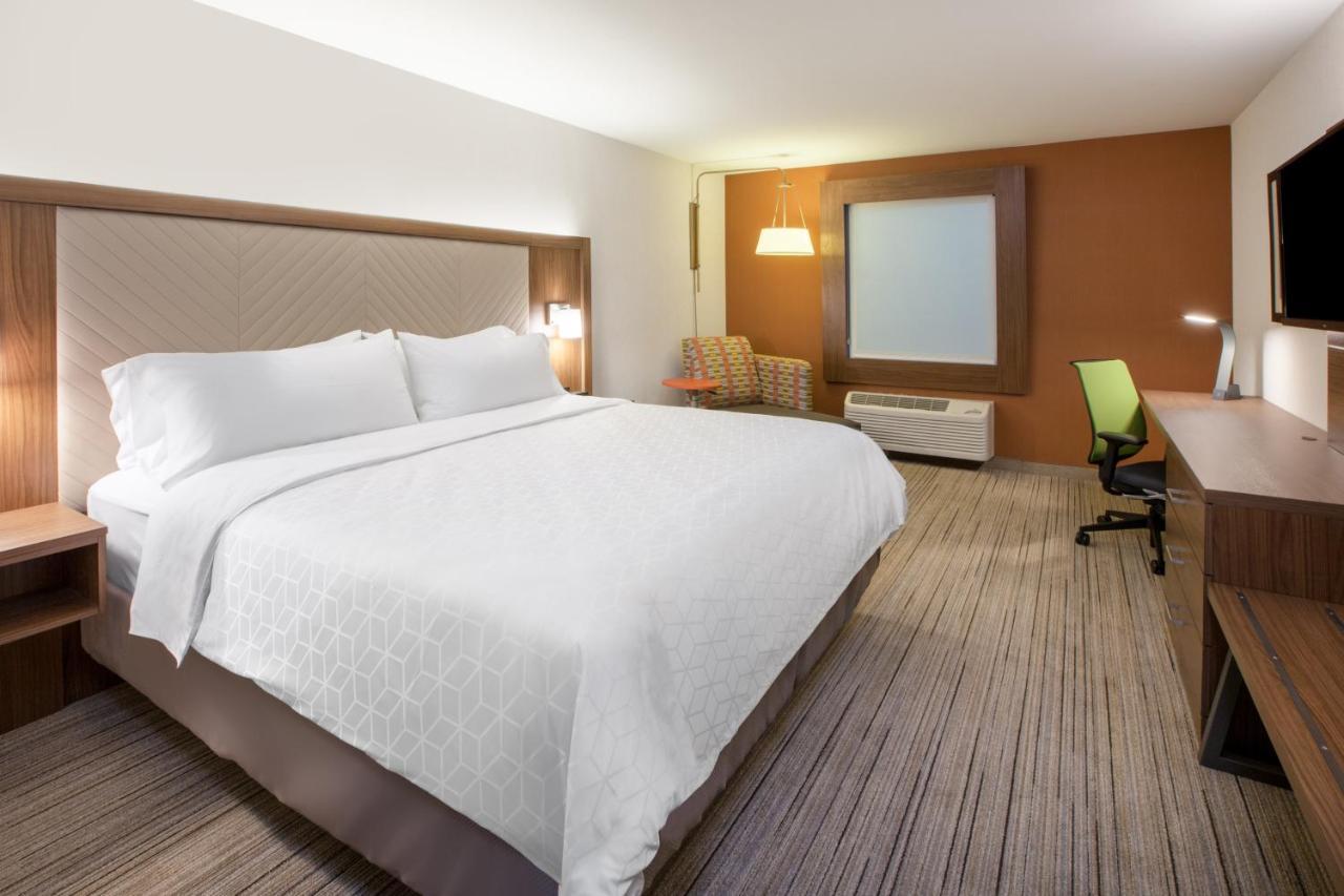 Holiday Inn Express & Suites Liberal 外观 照片