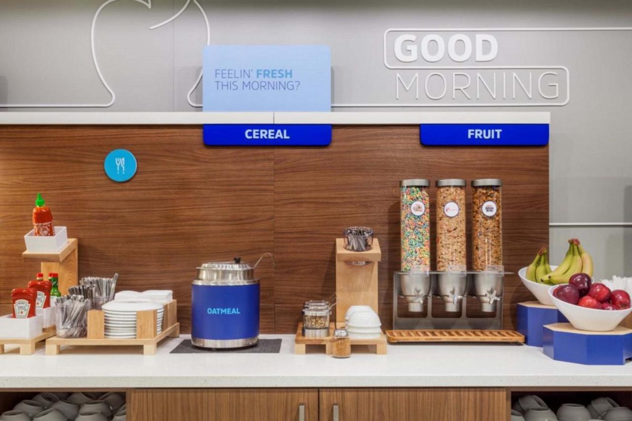 Holiday Inn Express & Suites Liberal 外观 照片